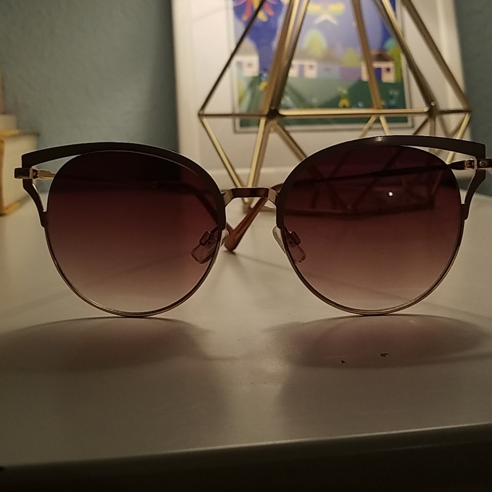 feminine and cheeky cat eye sunglasses